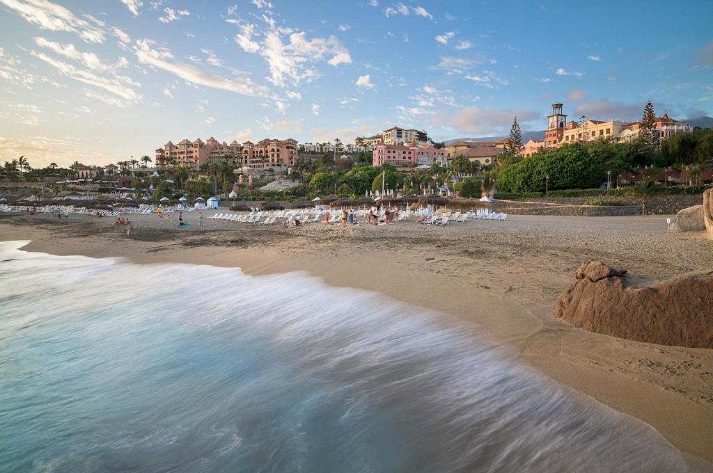 Playa Del Duque-Amazing Views 2 Bedroom アデヘ エクステリア 写真