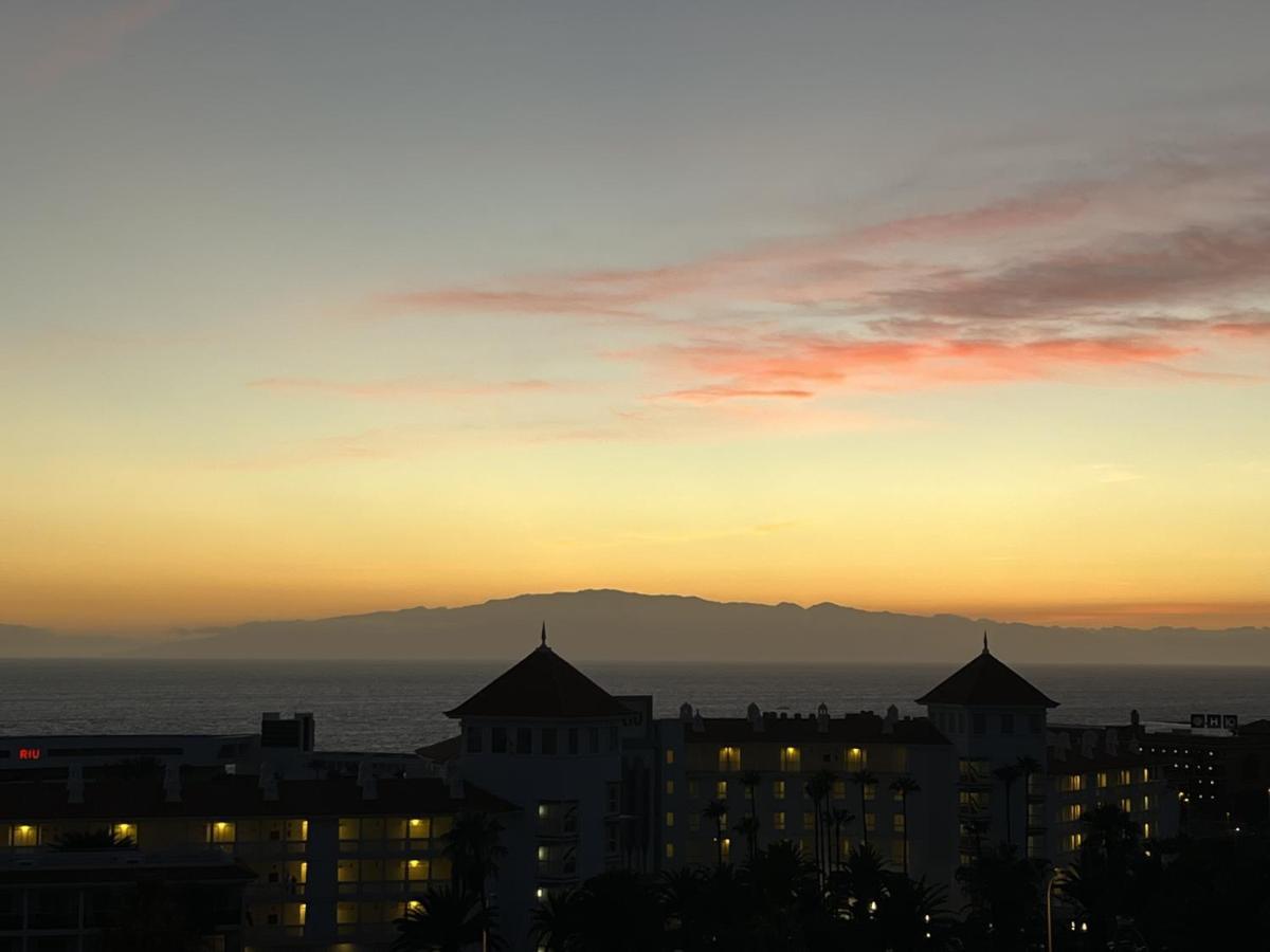 Playa Del Duque-Amazing Views 2 Bedroom アデヘ エクステリア 写真