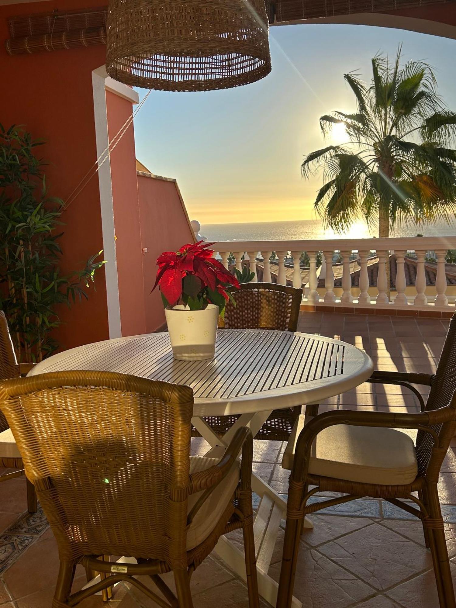 Playa Del Duque-Amazing Views 2 Bedroom アデヘ エクステリア 写真