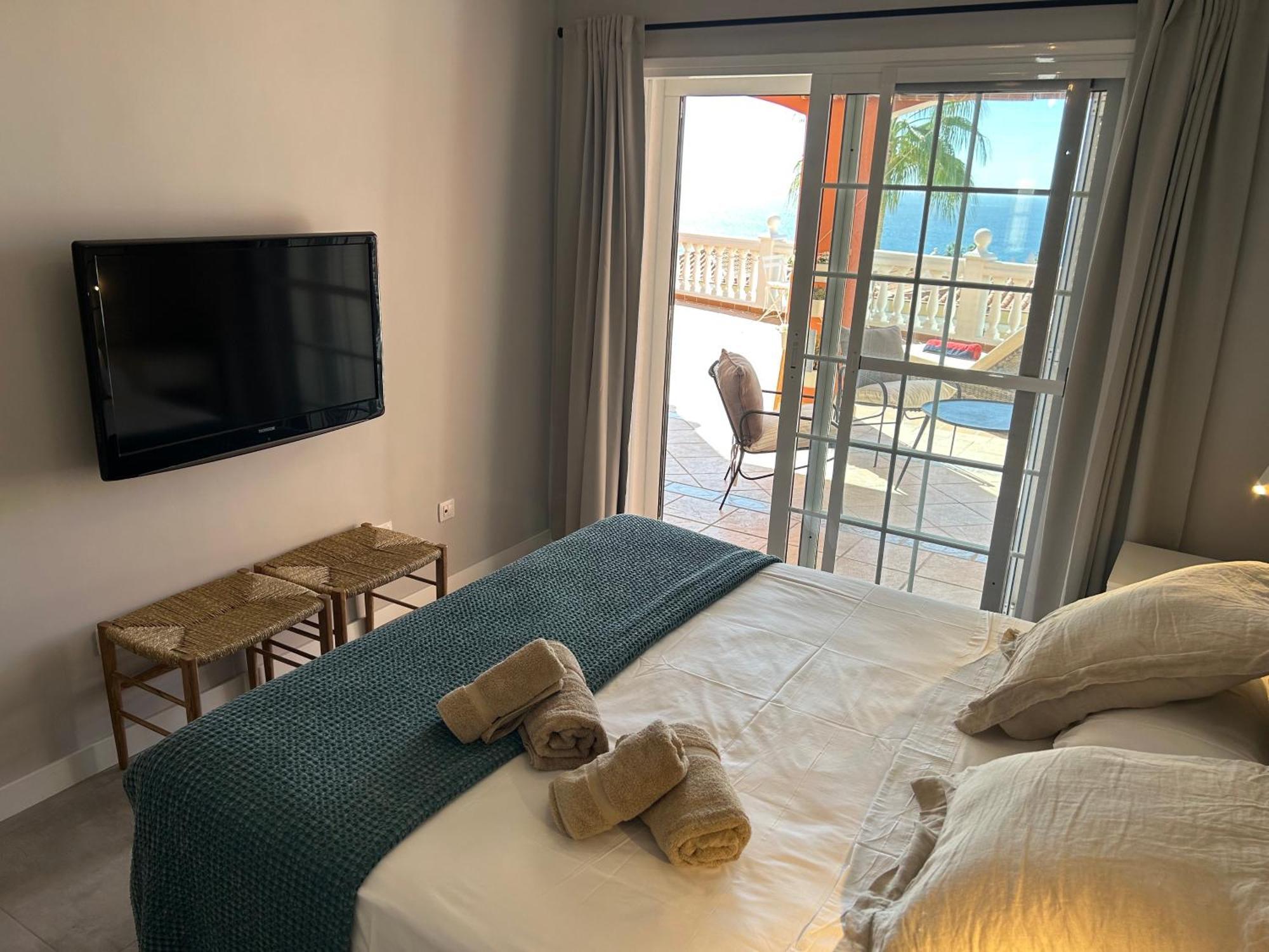 Playa Del Duque-Amazing Views 2 Bedroom アデヘ エクステリア 写真