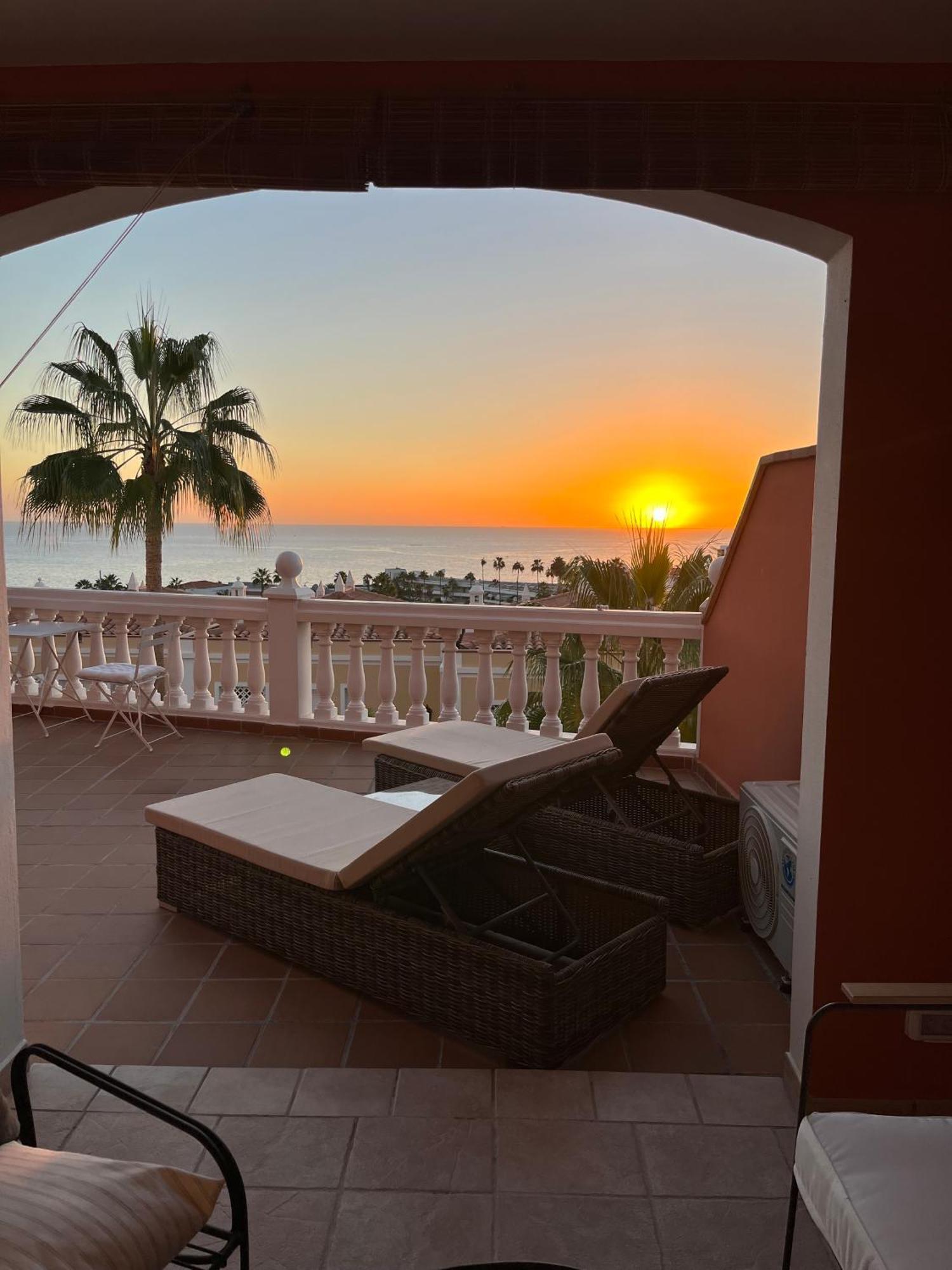 Playa Del Duque-Amazing Views 2 Bedroom アデヘ エクステリア 写真