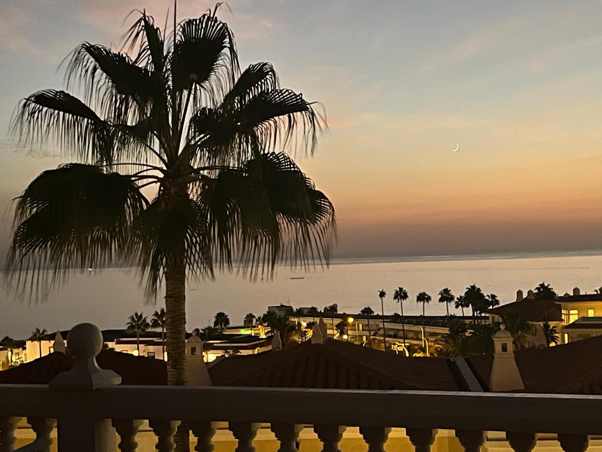 Playa Del Duque-Amazing Views 2 Bedroom アデヘ エクステリア 写真
