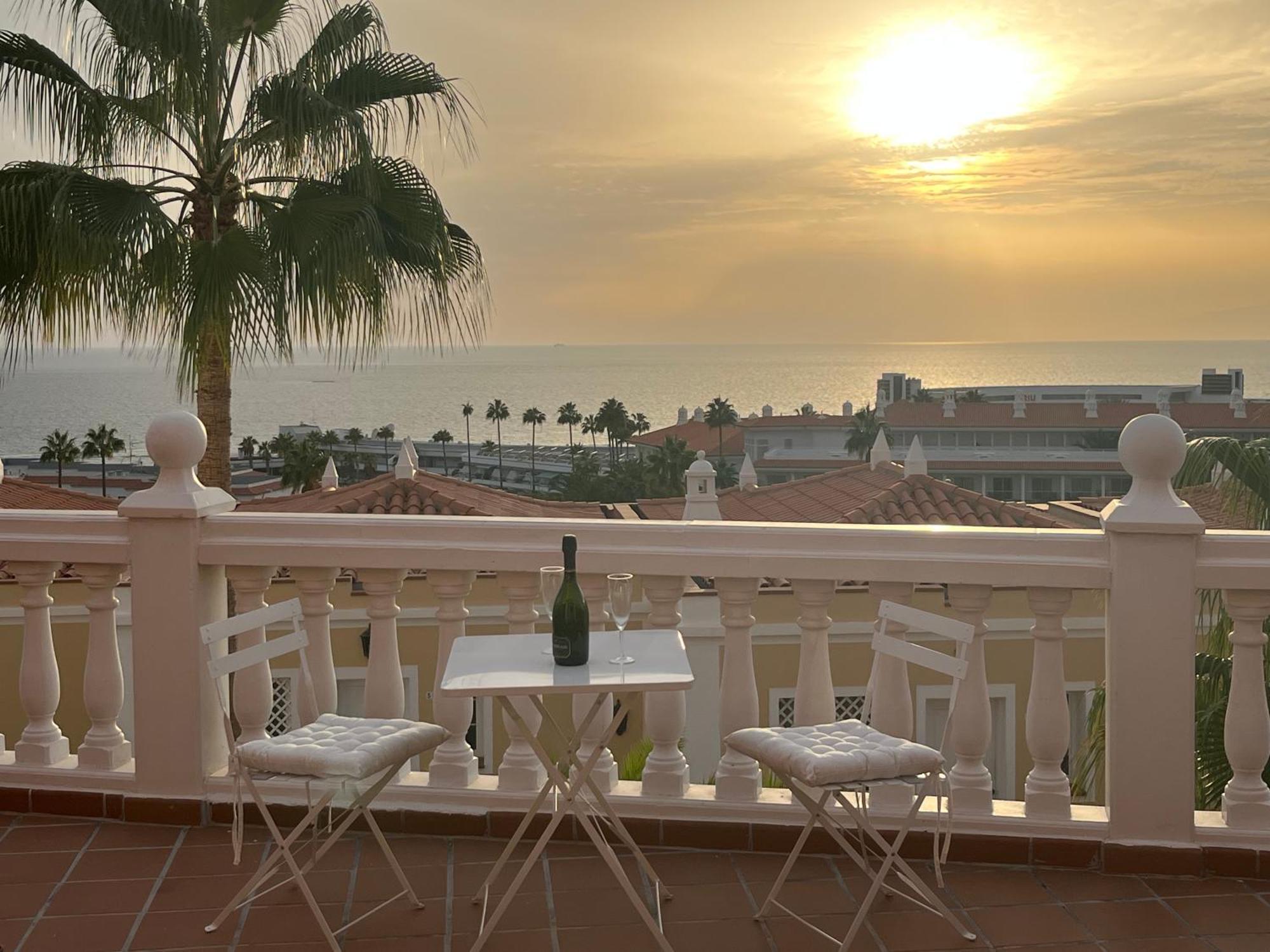 Playa Del Duque-Amazing Views 2 Bedroom アデヘ エクステリア 写真