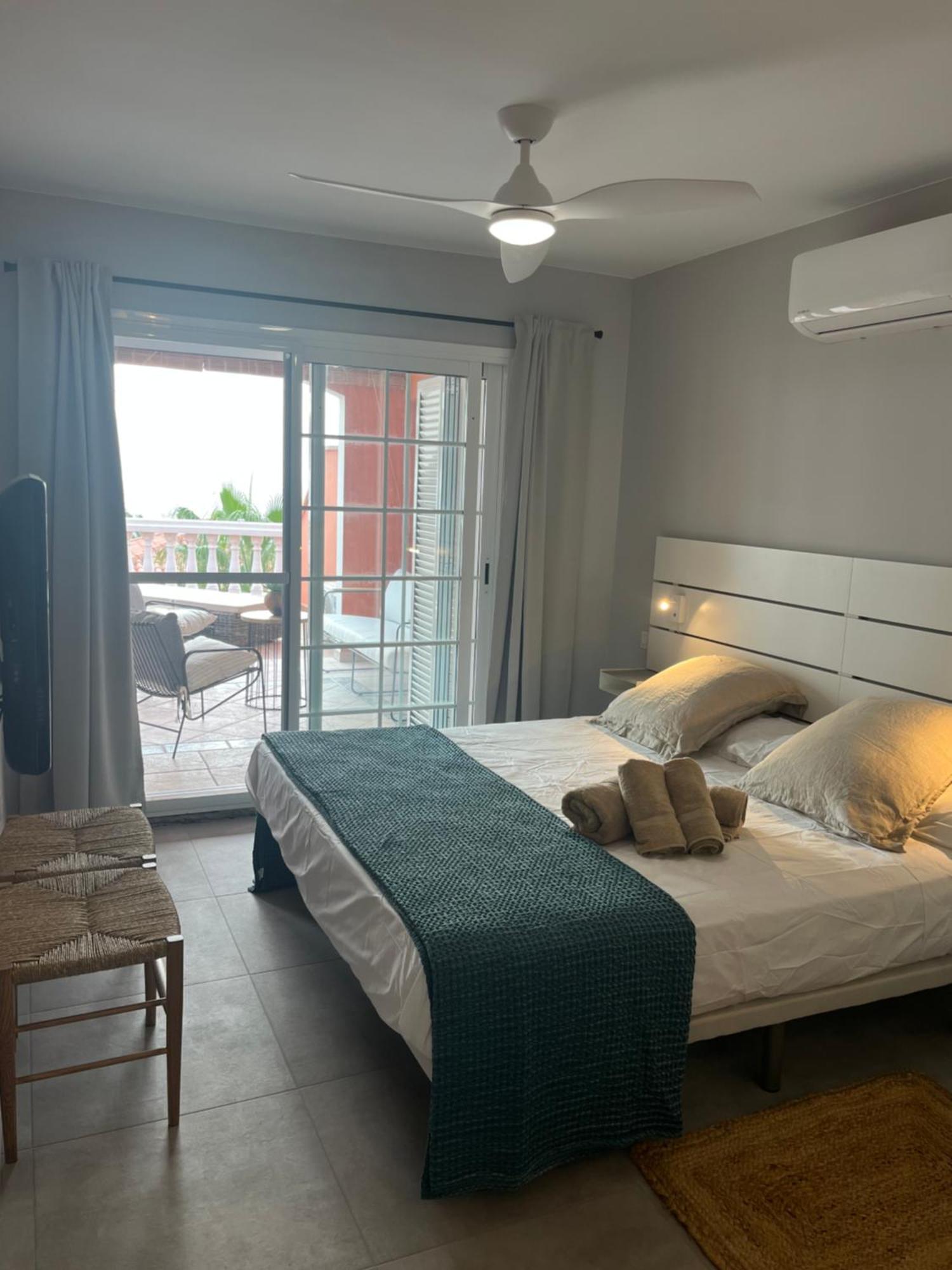 Playa Del Duque-Amazing Views 2 Bedroom アデヘ エクステリア 写真