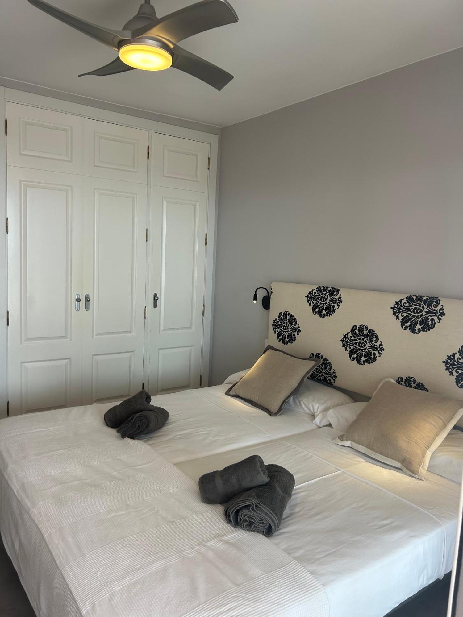 Playa Del Duque-Amazing Views 2 Bedroom アデヘ エクステリア 写真