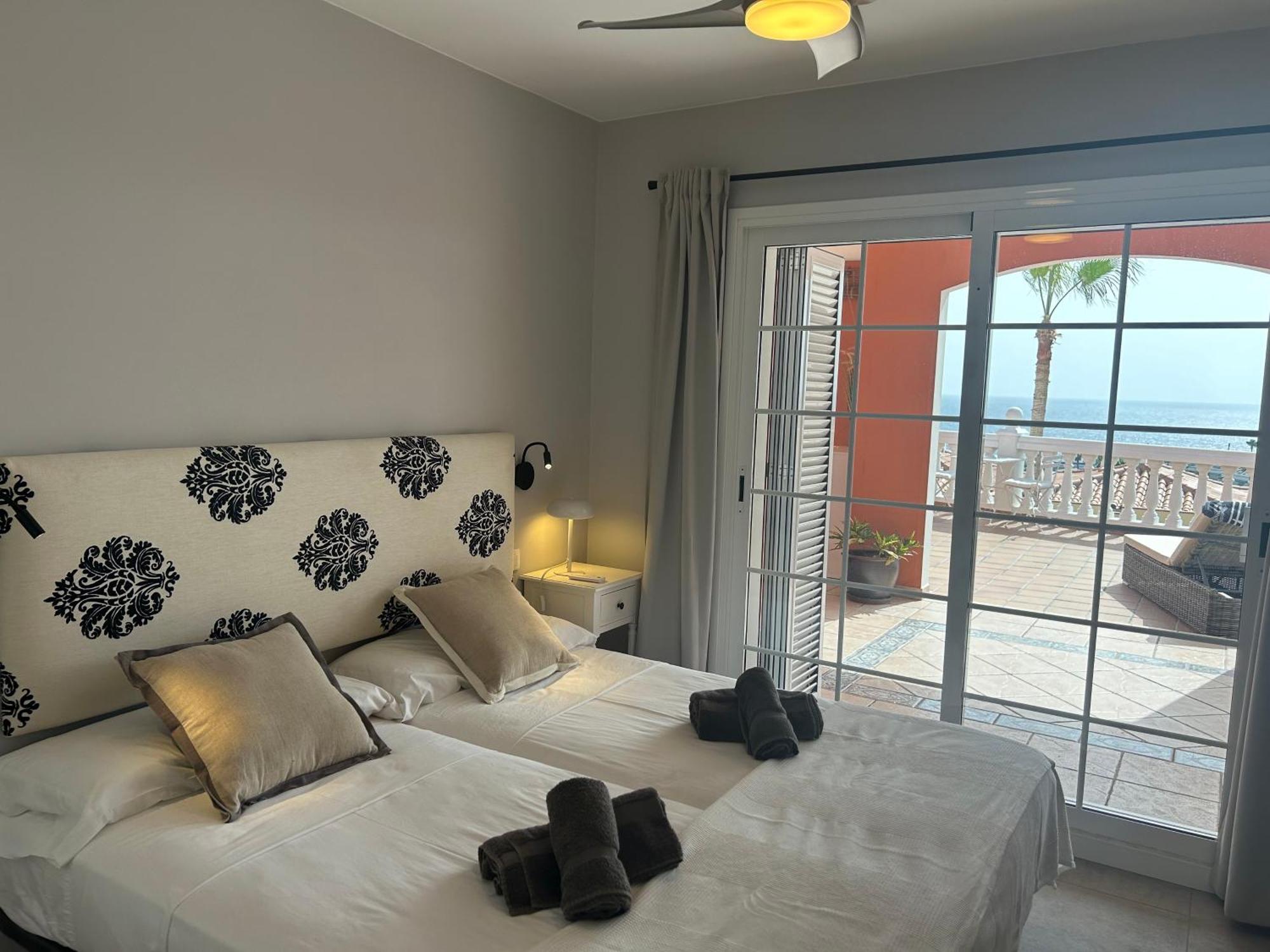 Playa Del Duque-Amazing Views 2 Bedroom アデヘ エクステリア 写真