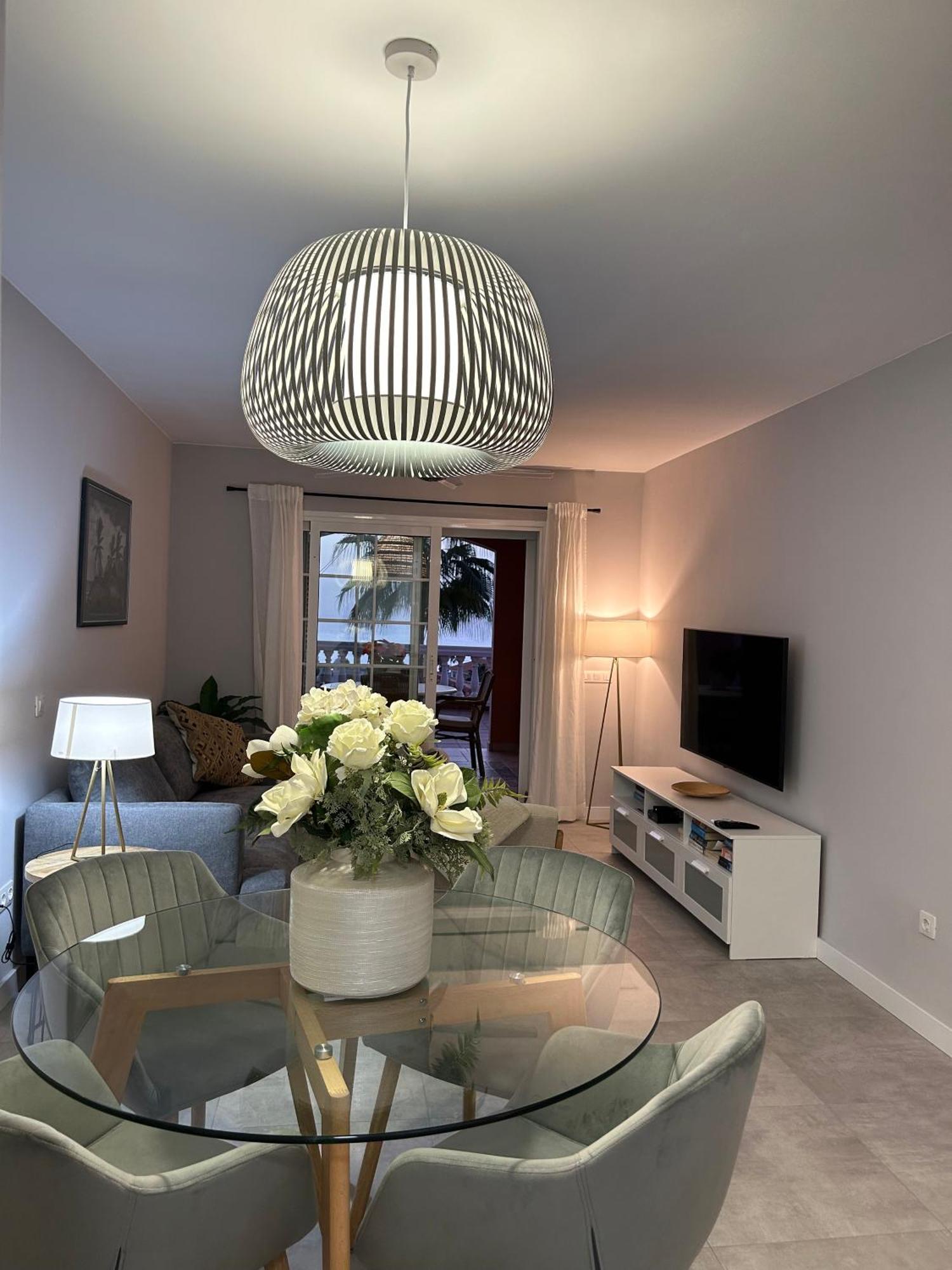 Playa Del Duque-Amazing Views 2 Bedroom アデヘ エクステリア 写真