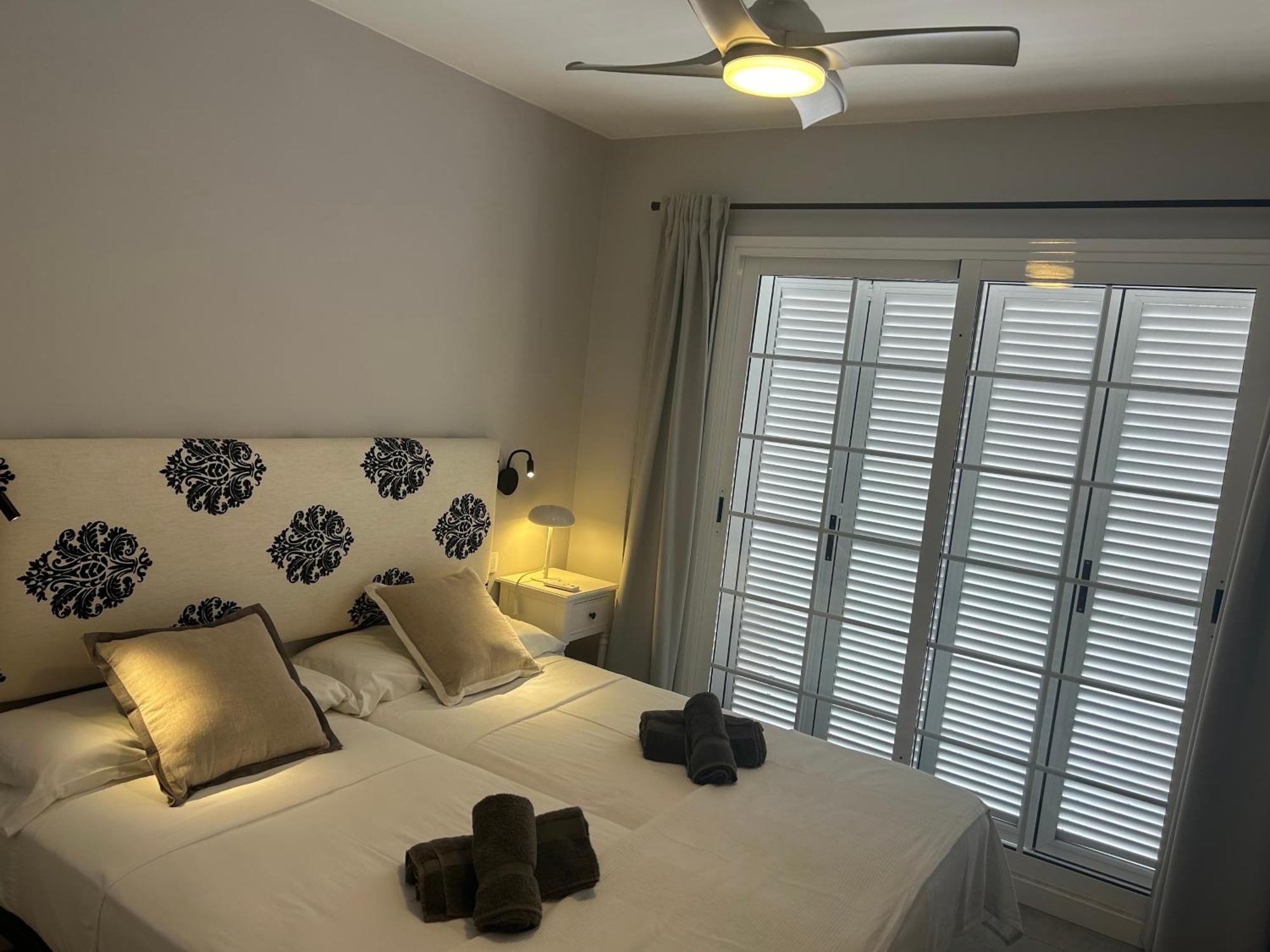 Playa Del Duque-Amazing Views 2 Bedroom アデヘ エクステリア 写真